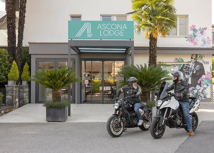 Ascona Lodge, Pool & Garden Retreat