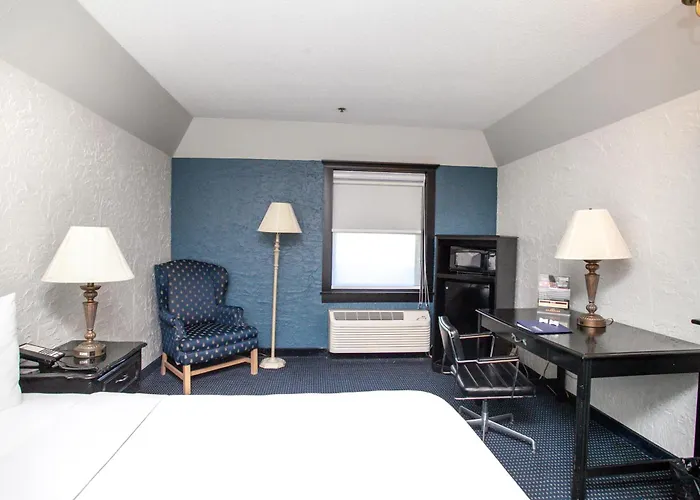 Chateau Hotel And Conference Center