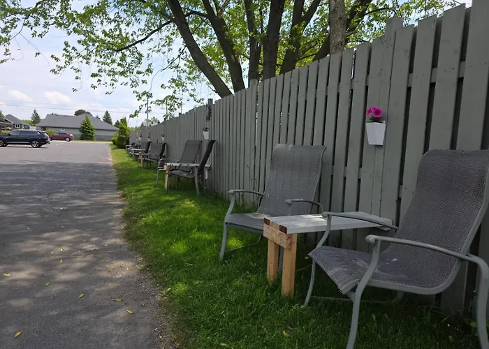 Lakeview Motel & Cottage