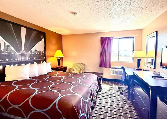 Super 8 By Wyndham Melrose