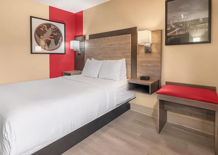 Ramada By Wyndham Minneapolis Golden Valley