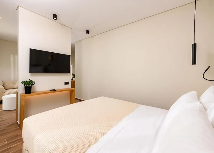 Mary Hotel