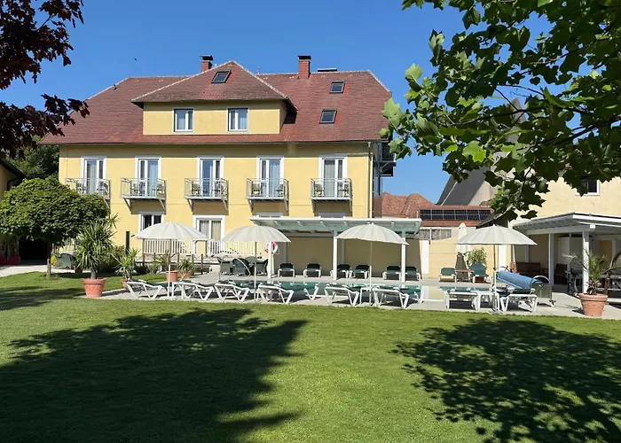 Dorf Hotel Grüner Baum