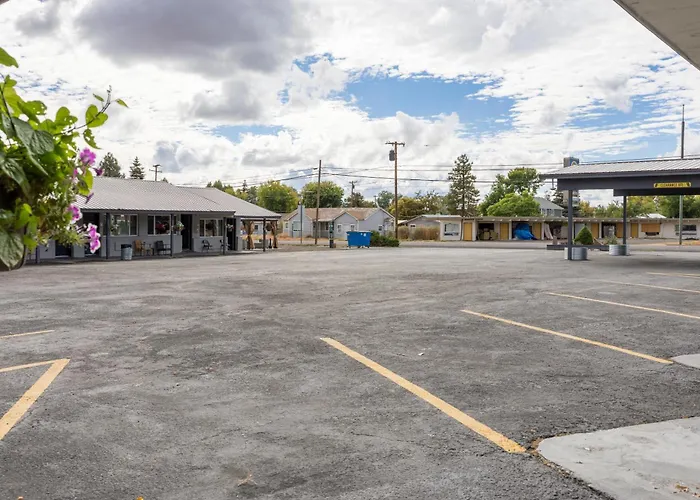 Oregon Trail Inn And Suites