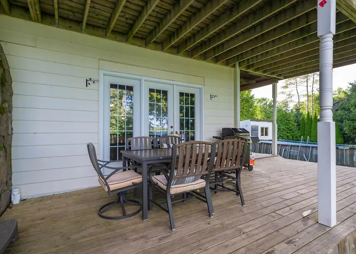 Sparrow Lake Guest House