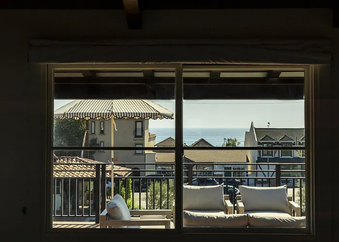Woods Cove Inn