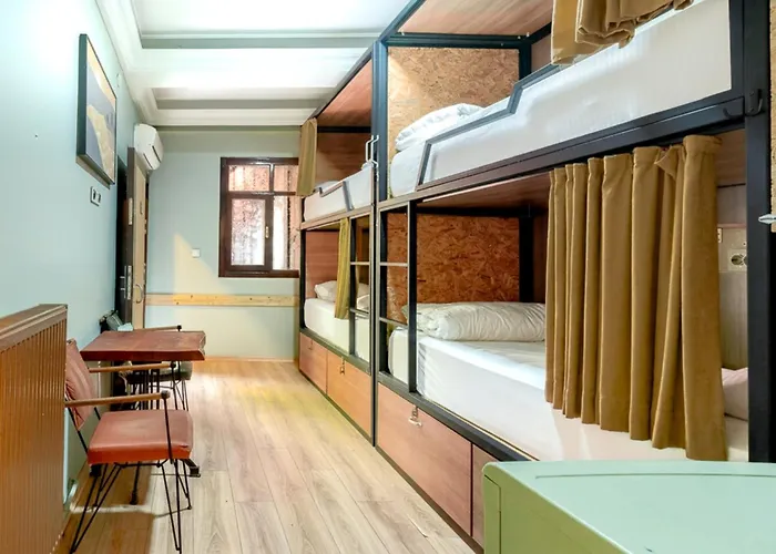 Yolo Hostel