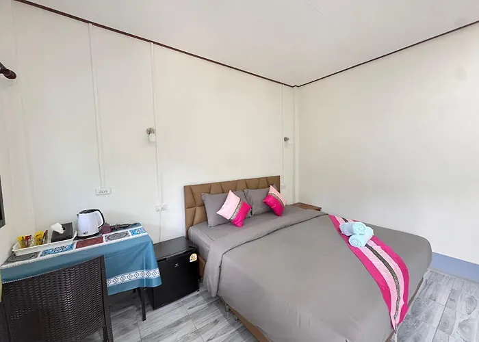 Khao Sok Backpacker Hostel
