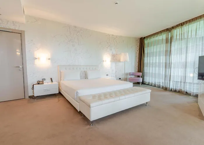 Hotel For You