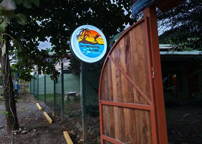 Jacobin Hostel & Cabins