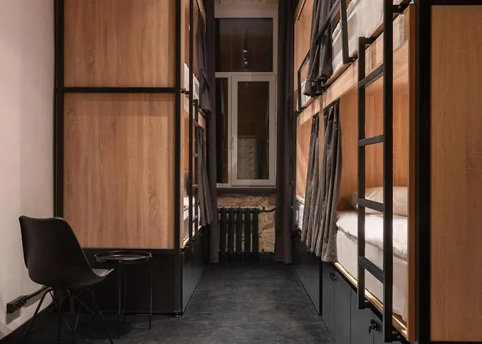 Globe Runner Rooms & Dorms