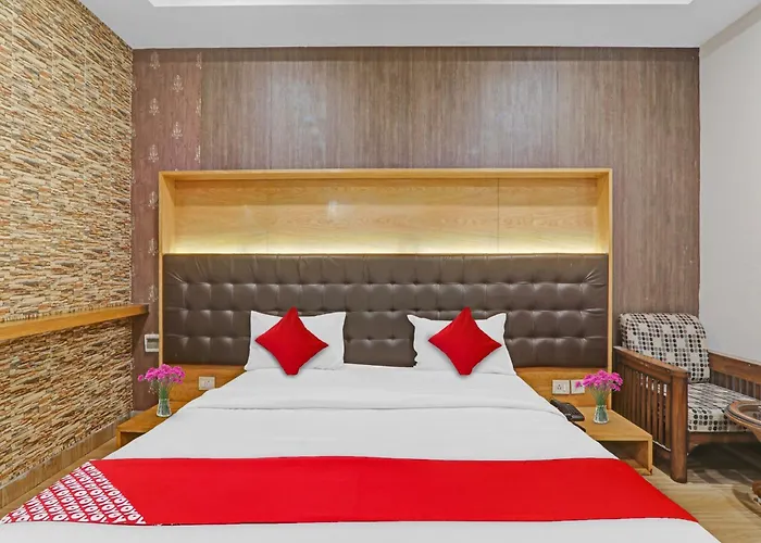Oyo Flagship Prakash Inn Near Fun Republic Mall