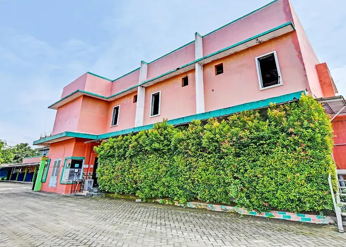 Spot On 91376 Hotel Bintang Flores