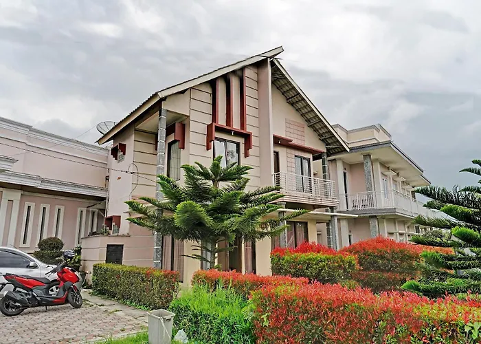 Oyo 92023 Singgasana Cipelah Syariah