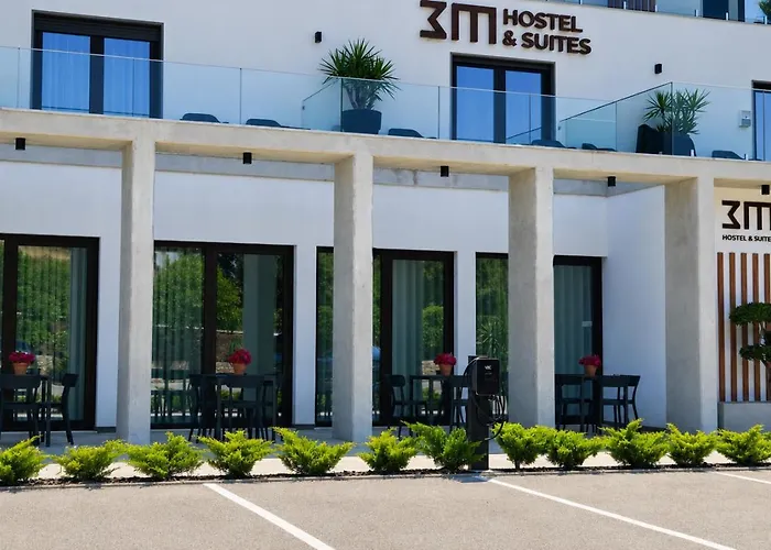 3M Hostel & Suites