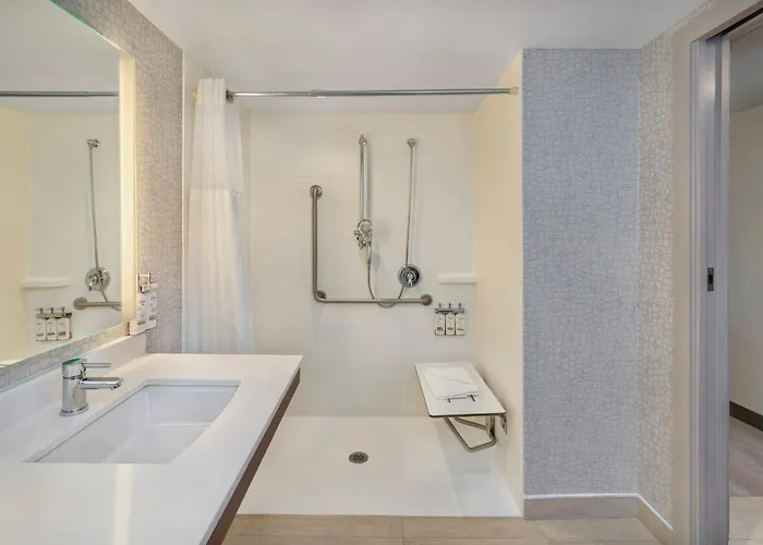 Holiday Inn Express Toronto Downtown By Ihg