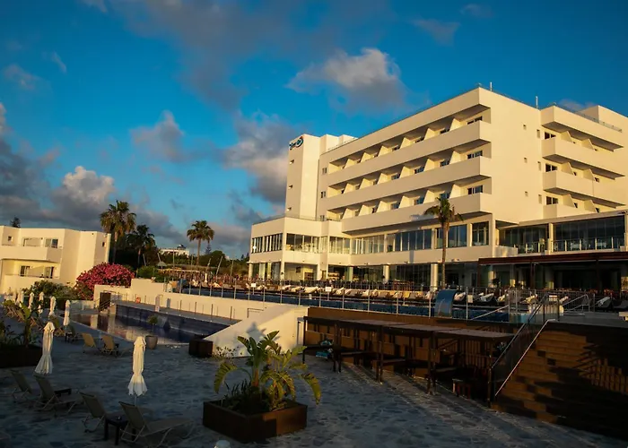 Theo Sunset Bay Hotel