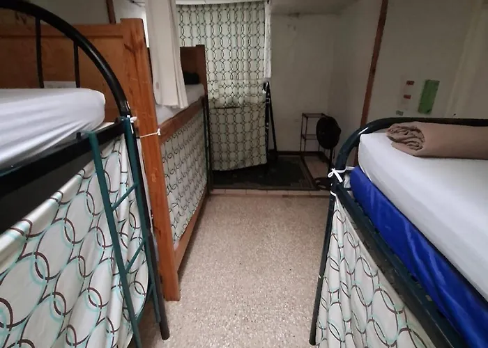 Gaudy'S Hostel