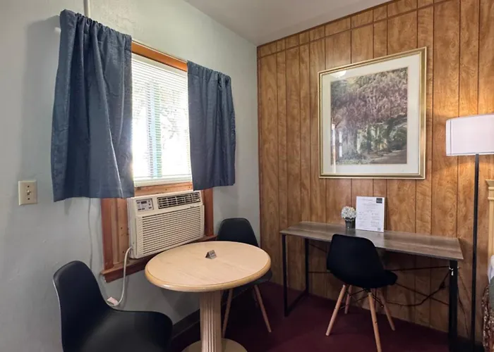Hillcrest Motel
