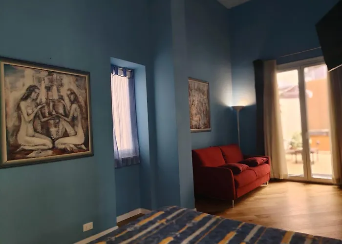Falstaff Rooms & Suites