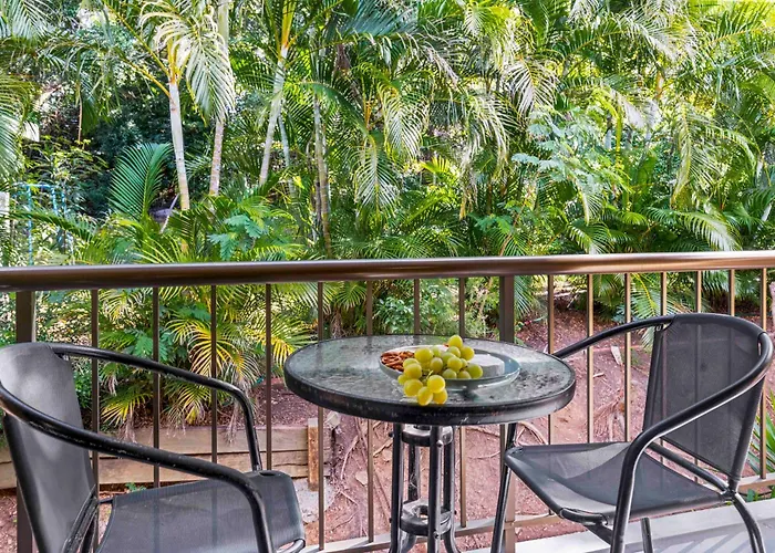 Leafy Studio Retreat Near Shops Motorway Access By Custom Bnb Hosting