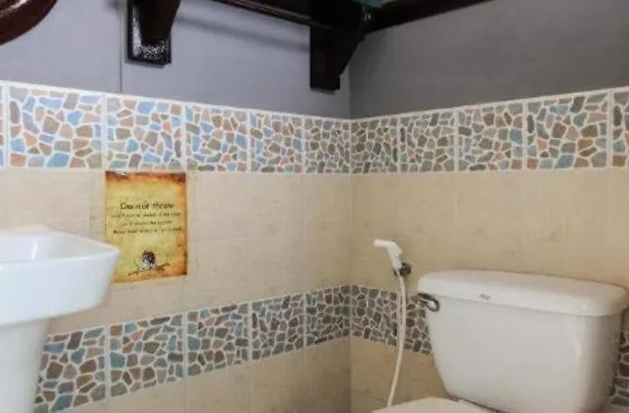 Oyo 1103 Pirates House Hotel