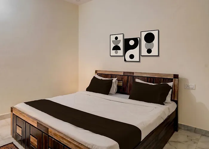 Super Hotel O Khandagiri Near Dn Regalia Mall