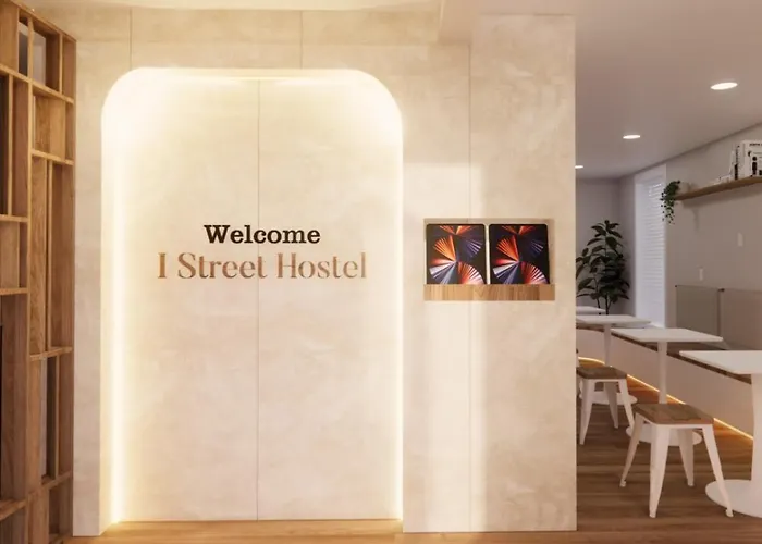 I Street Capsule Hostel