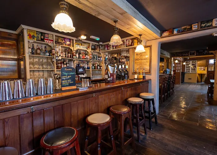 Tigh Mary Donals Bar & Rooms At Whitegates