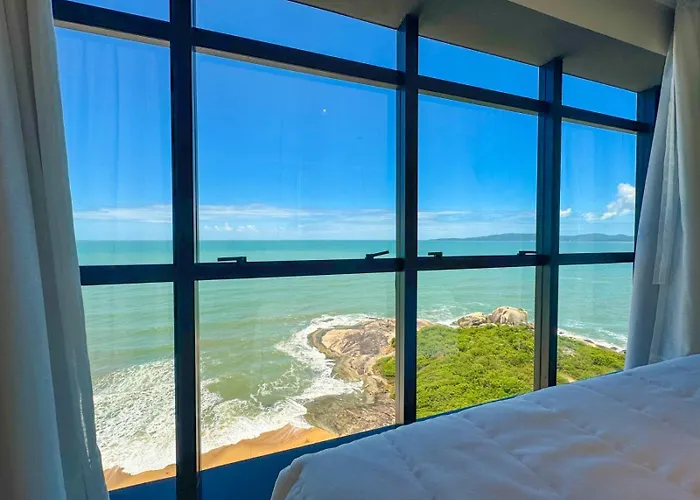 Suítes da Estadia Catarina no HOTEL BLUE SEA, beira-mar e lazer completo