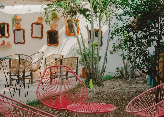 Casa De Rosa - Female Only