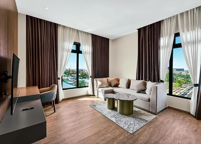 Jewelz By Kings Hotel