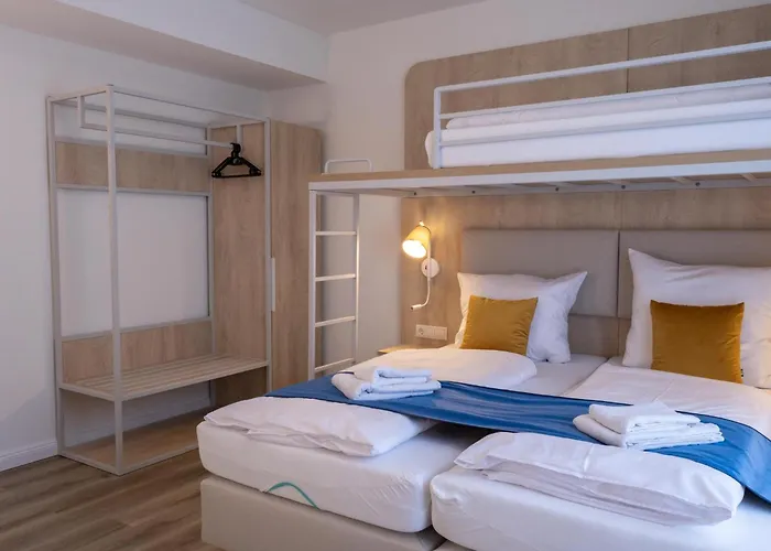 Fairschlafen Boutique Hostel Dreibett Kapitänszimmer 1-05, Sauna, Fitness