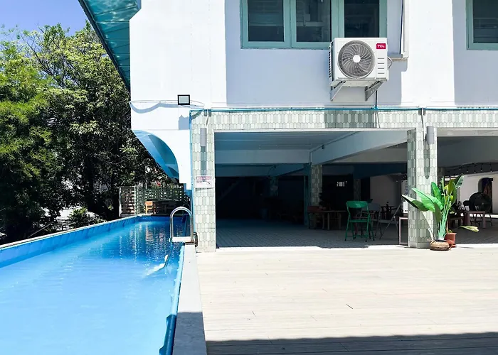 Easy Monday Pool Capsule Hotel - Old Town Bangkok