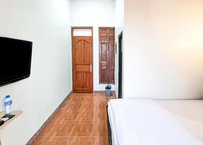 Gatra Hotel Syariah Near Alun Alun Kudus Mitra Reddoorz