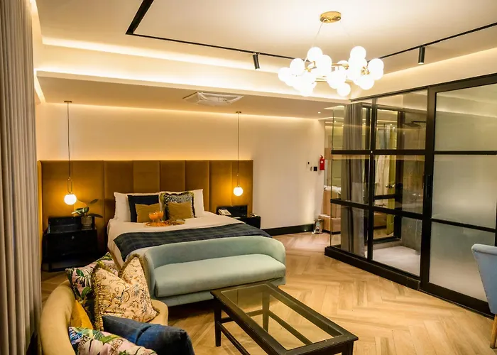 City Hotel