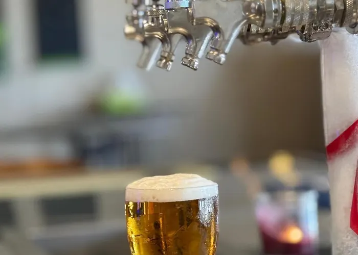 Jerilderie Hotel - Pub, Restaurant & Accommodation