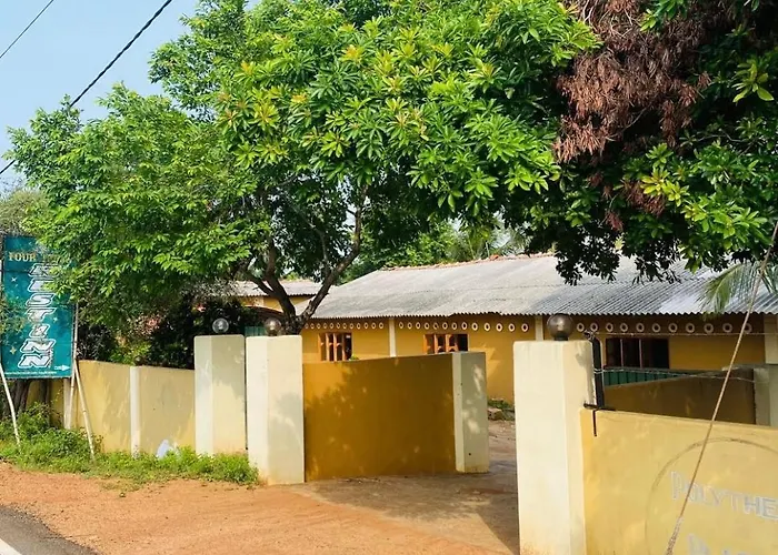Four Teess Rest Inn