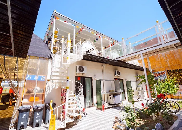 Kailash International Youth Hostel-Sixstarstreetflagship-冈仁波齐青年旅舍-伊宁六星街旗舰店