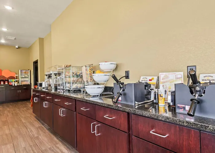 Cobblestone Hotel & Suites - Bay Minette