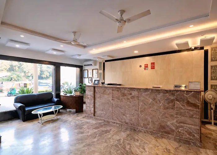 Goyal Hotelirs - Hotel Tara Palace Near Tajmahal East Gate, Agra