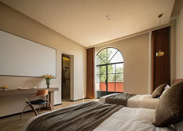Dunhuang Muzhou Oasis Hotel