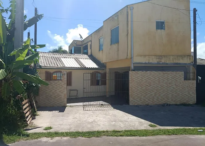 Casa 70 Hostel 350m da praia Balneario Flamingo