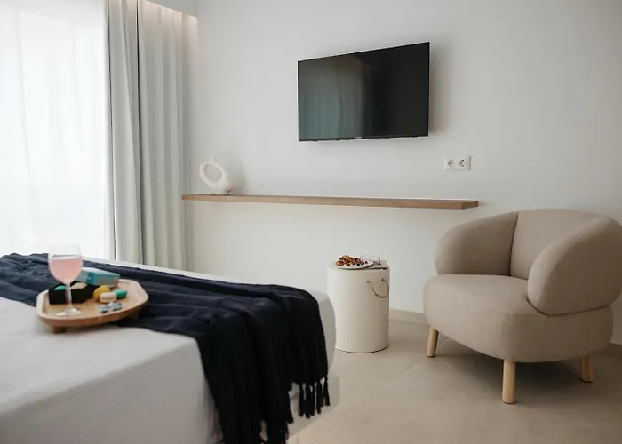 Paradisia Suites Naxos City
