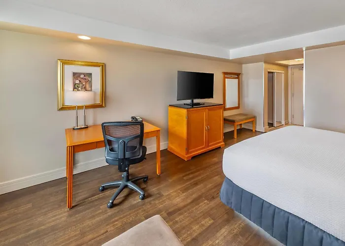 Grand Hotel & Conference Centre Calgary Airport, An Ascend Collection Hotel
