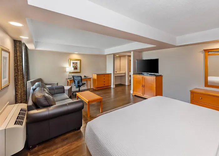 Grand Hotel & Conference Centre Calgary Airport, An Ascend Collection Hotel