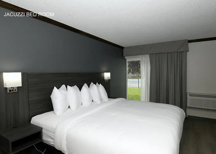 Rodeway Inn & Suites East Windsor