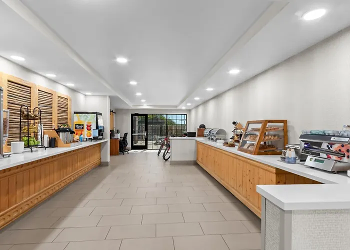 Red Lion Inn & Suites Goodyear Newly Renovated