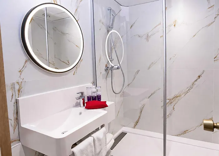 B&B Hotel Nimes Ville Active 3 Etoiles