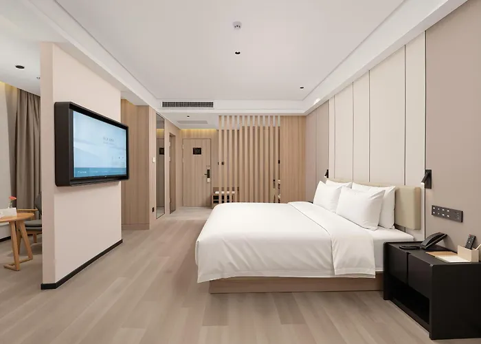 Atour Hotel Zhenjiang Nanxu Avenue Branch